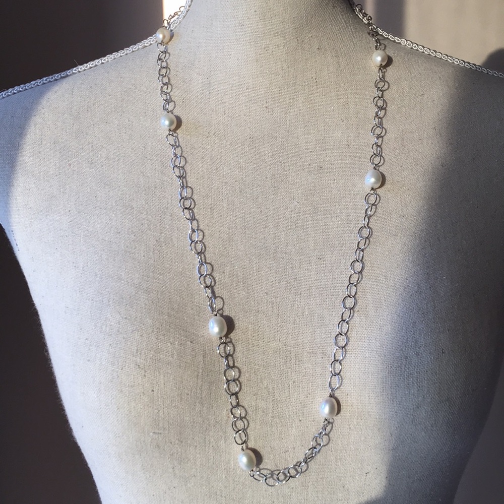 Silver necklace with pearls